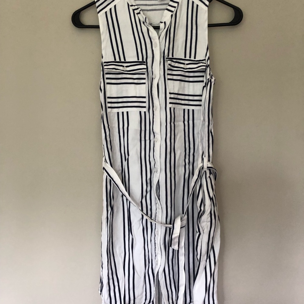 Shirt dress with belt and pockets